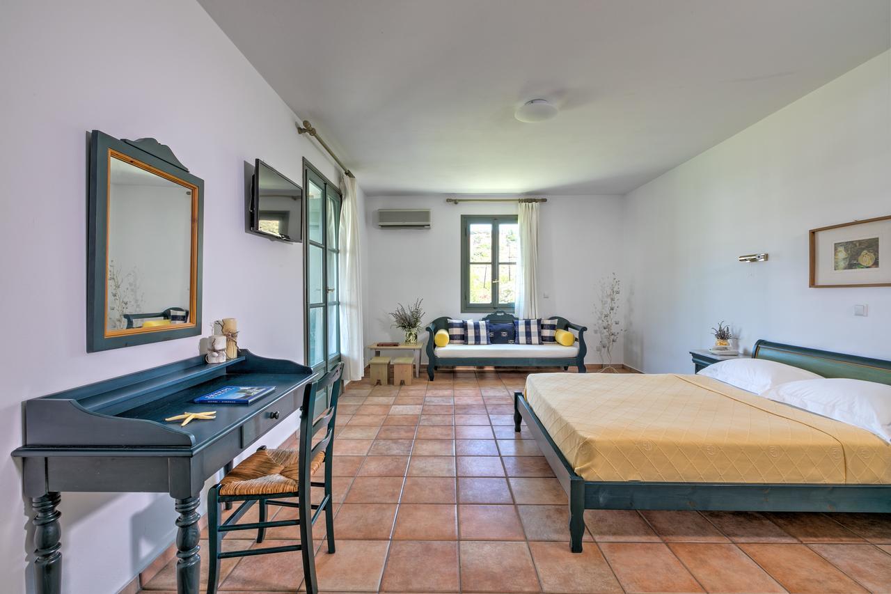 סקירוס Dioni Hotel מראה חיצוני תמונה