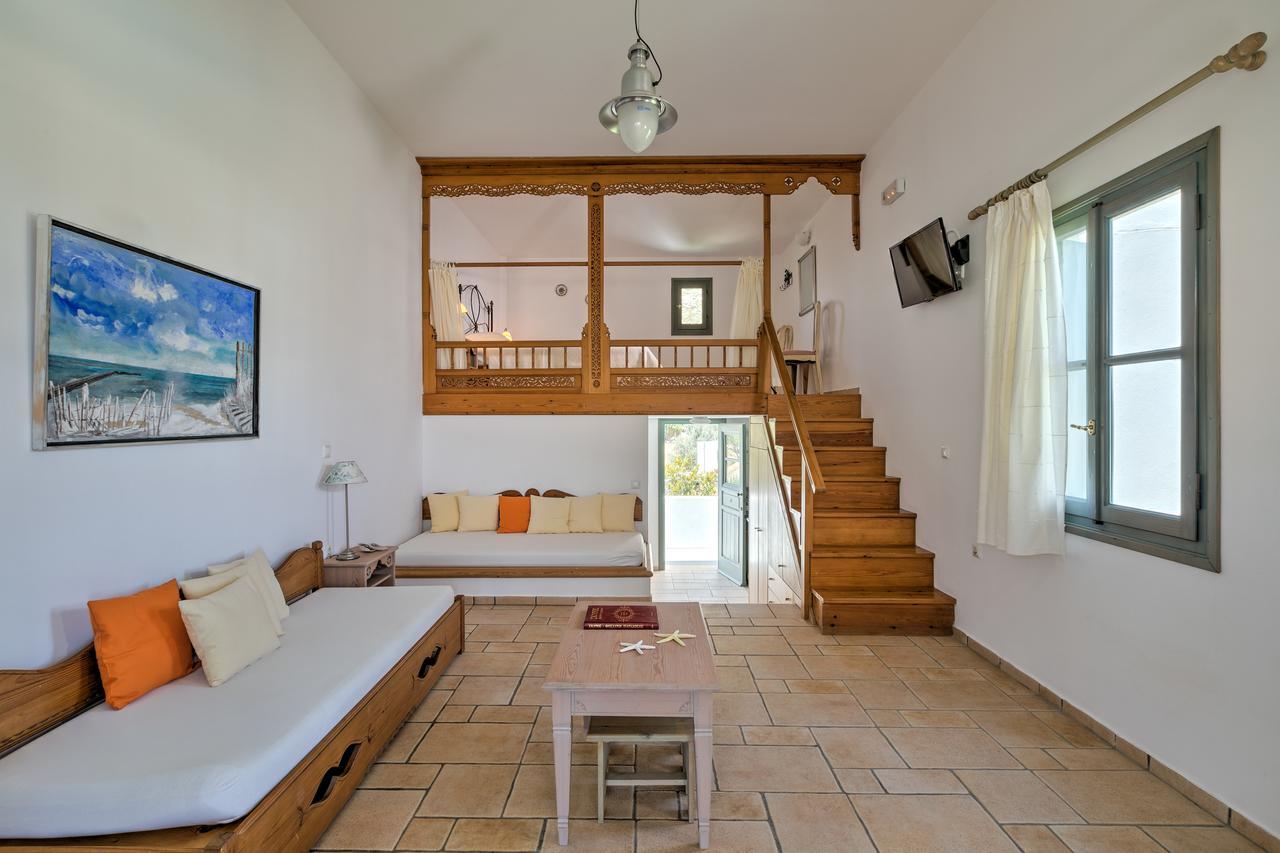 סקירוס Dioni Hotel מראה חיצוני תמונה